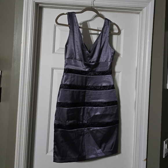 Bisou Bisou Dress with Black Accents - Picture 2 of 4